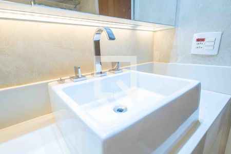 Apartamento à venda com 139m², 4 quartos e 2 vagas Apartamento à venda com 139m², 4 quartos e 2 vagasBanheiro da Suíte 1