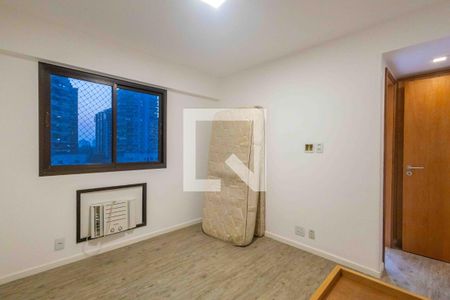 Apartamento à venda com 139m², 4 quartos e 2 vagas Apartamento à venda com 139m², 4 quartos e 2 vagasSuíte 2