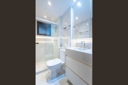 Apartamento à venda com 139m², 4 quartos e 2 vagas Apartamento à venda com 139m², 4 quartos e 2 vagasBanheiro da Suíte 2