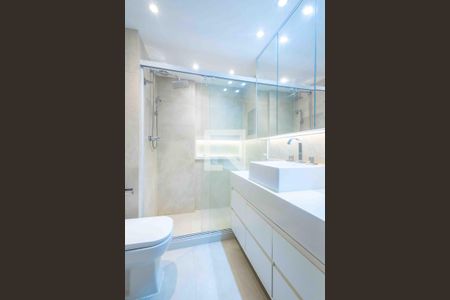 Apartamento à venda com 139m², 4 quartos e 2 vagas Apartamento à venda com 139m², 4 quartos e 2 vagasBanheiro da Suíte 1