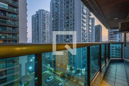 Apartamento à venda com 139m², 4 quartos e 2 vagas Apartamento à venda com 139m², 4 quartos e 2 vagasVaranda da Suíte 1