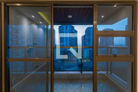 Apartamento à venda com 139m², 4 quartos e 2 vagas Apartamento à venda com 139m², 4 quartos e 2 vagasVaranda