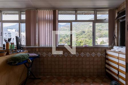 Apartamento à venda com 300m², 4 quartos e 2 vagasQuarto 2 Varanda