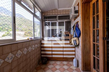 Apartamento à venda com 300m², 4 quartos e 2 vagasQuarto 2 Varanda