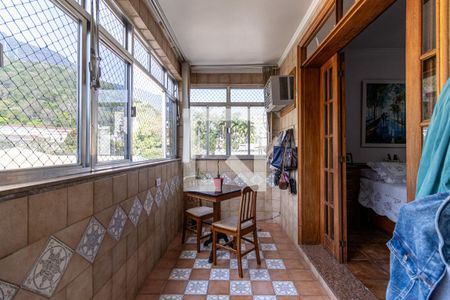 Apartamento à venda com 300m², 4 quartos e 2 vagasQuarto Suite Varanda