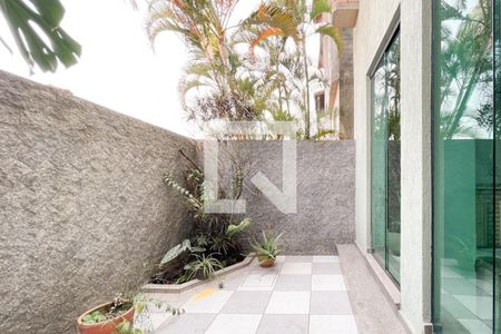 Casa à venda com 289m², 3 quartos e 4 vagas Casa à venda com 289m², 3 quartos e 4 vagasVaranda