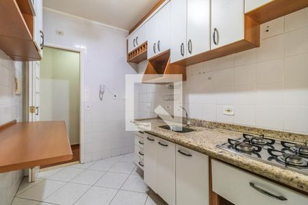 Cozinha de apartamento para alugar com 3 quartos, 69m² em Jardim Tupanci, Barueri