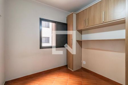 Quarto 2 de apartamento para alugar com 3 quartos, 69m² em Jardim Tupanci, Barueri