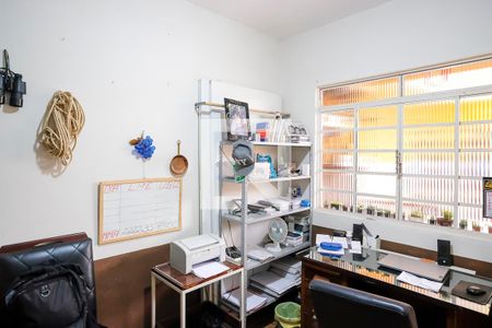 Casa à venda com 180m², 2 quartos e 2 vagasQuarto área de serviço