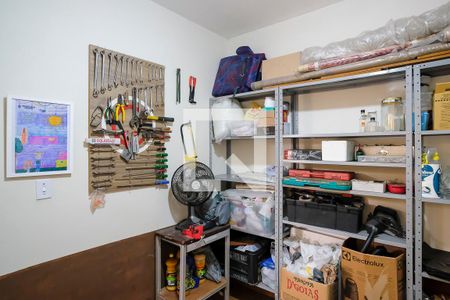 Casa à venda com 180m², 2 quartos e 2 vagasQuarto área de serviço