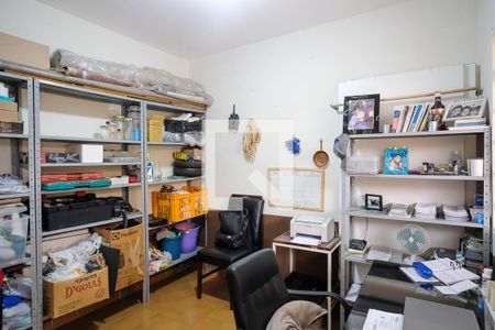 Casa à venda com 180m², 2 quartos e 2 vagasQuarto área de serviço