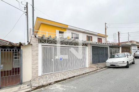 Casa à venda com 180m², 2 quartos e 2 vagasFachada + plaquinha