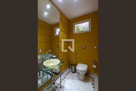 Casa de condomínio para alugar com 700m², 4 quartos e 5 vagasLavabo