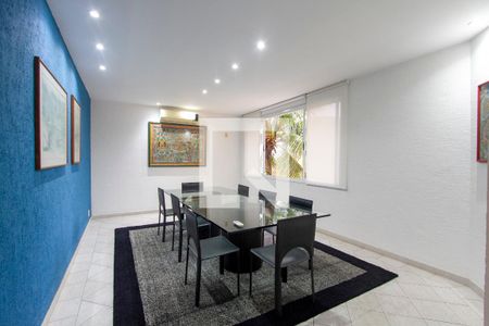 Casa de condomínio para alugar com 700m², 4 quartos e 5 vagasSala de jantar