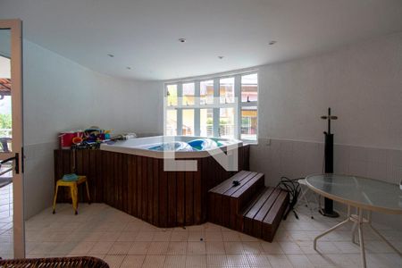 Casa de condomínio para alugar com 700m², 4 quartos e 5 vagasHidromassagem