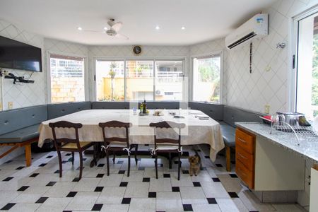 Casa de condomínio para alugar com 700m², 4 quartos e 5 vagasCozinha