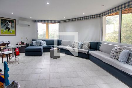 Casa de condomínio para alugar com 700m², 4 quartos e 5 vagasSala de TV