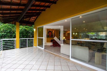 Casa de condomínio para alugar com 700m², 4 quartos e 5 vagasVaranda