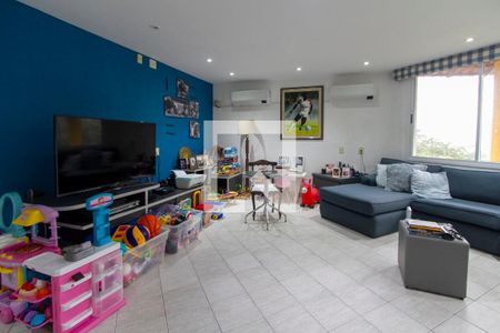 Casa de condomínio para alugar com 700m², 4 quartos e 5 vagasSala de TV