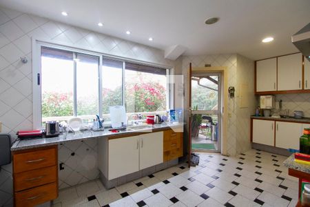 Casa de condomínio para alugar com 700m², 4 quartos e 5 vagasCozinha