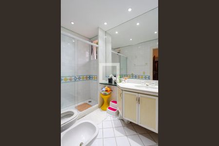 Casa de condomínio para alugar com 700m², 4 quartos e 5 vagasBanheiro Quarto 2 suíte