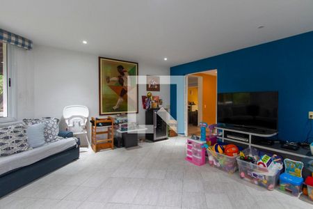 Casa de condomínio para alugar com 700m², 4 quartos e 5 vagasSala de TV