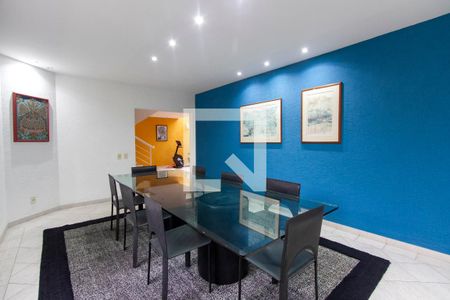 Casa de condomínio para alugar com 700m², 4 quartos e 5 vagasSala de jantar