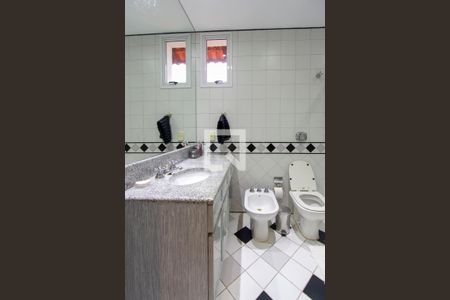 Casa de condomínio para alugar com 700m², 4 quartos e 5 vagasBanheiro Quarto 1 suíte