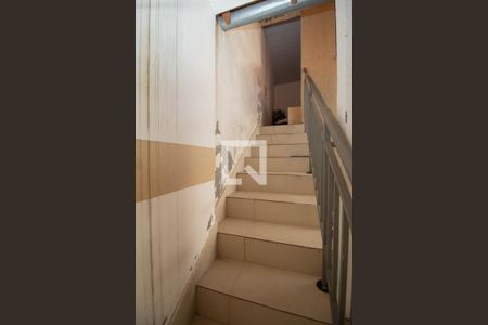 Casa à venda com 160m², 3 quartos e 2 vagasEscada