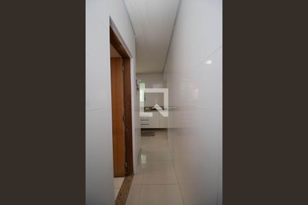 Casa à venda com 160m², 3 quartos e 2 vagasCorredor