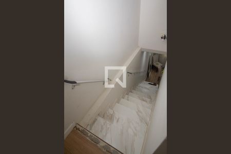 Casa à venda com 160m², 3 quartos e 2 vagasEscada