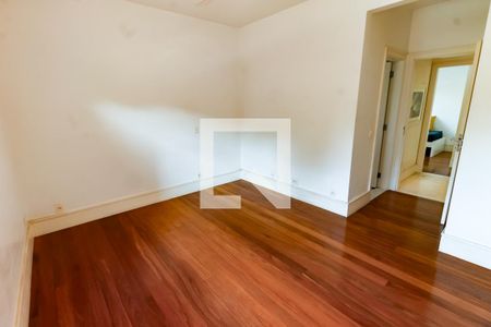 Casa à venda com 430m², 4 quartos e 3 vagasSuíte 2