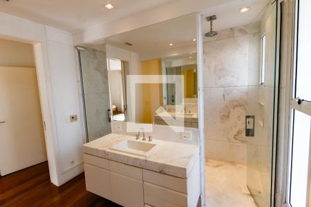 Casa à venda com 430m², 4 quartos e 3 vagasBanheiro da Suíte 4