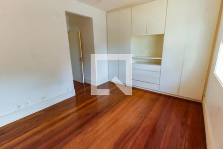 Casa à venda com 430m², 4 quartos e 3 vagasSuíte 2
