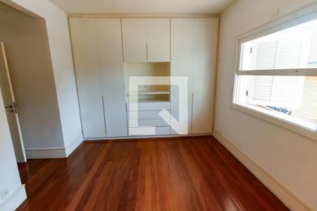 Casa à venda com 430m², 4 quartos e 3 vagasSuíte 2 - armários