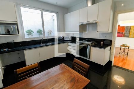 Casa à venda com 430m², 4 quartos e 3 vagasCozinha - Armários