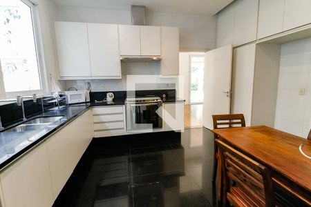 Casa à venda com 430m², 4 quartos e 3 vagasCozinha - Armários