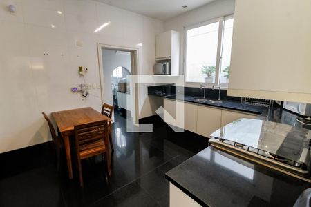 Casa à venda com 430m², 4 quartos e 3 vagasCozinha - Armários