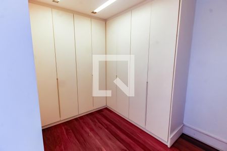 Casa à venda com 430m², 4 quartos e 3 vagasCloset da suíte 4