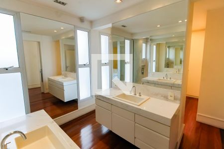 Casa à venda com 430m², 4 quartos e 3 vagasBanheiro da Suíte 4