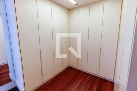 Casa à venda com 430m², 4 quartos e 3 vagasCloset da suíte 4