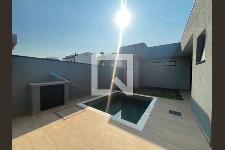 Casa de condomínio à venda com 208m², 4 quartos e 4 vagasPiscina