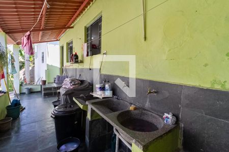 Casa à venda com 360m², 4 quartos e 1 vaga Casa à venda com 360m², 4 quartos e 1 vagaCasa 1 - Área de serviço