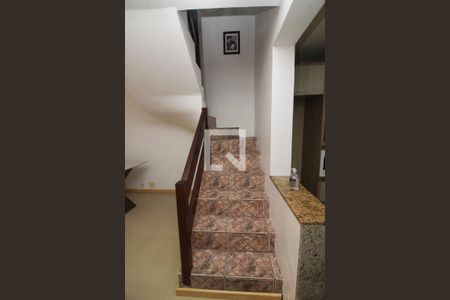 Escada de casa à venda com 4 quartos, 140m² em Aberta dos Morros, Porto Alegre