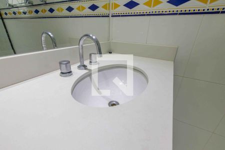 Apartamento à venda com 280m², 3 quartos e 2 vagas Apartamento à venda com 280m², 3 quartos e 2 vagasBanheiro da Suíte 2