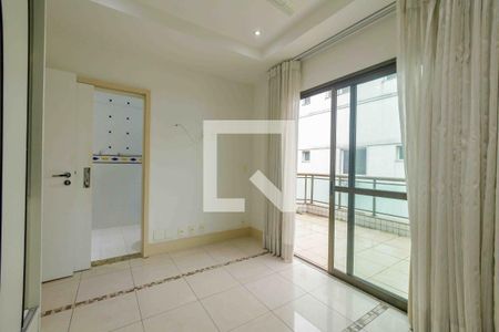 Apartamento à venda com 280m², 3 quartos e 2 vagas Apartamento à venda com 280m², 3 quartos e 2 vagasSuíte 2