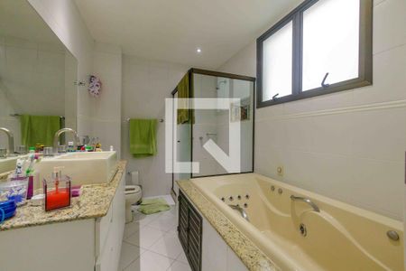 Apartamento à venda com 280m², 3 quartos e 2 vagas Apartamento à venda com 280m², 3 quartos e 2 vagasBanheiro da Suíte 1