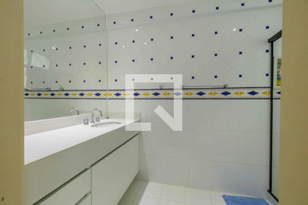 Apartamento à venda com 280m², 3 quartos e 2 vagas Apartamento à venda com 280m², 3 quartos e 2 vagasBanheiro da Suíte 2