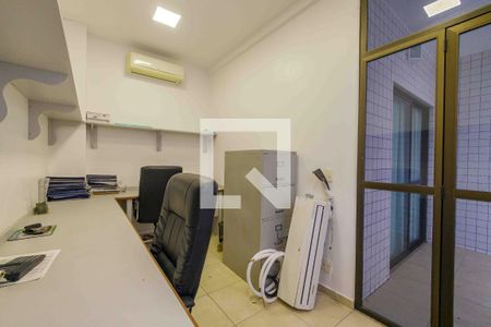 Apartamento à venda com 280m², 3 quartos e 2 vagas Apartamento à venda com 280m², 3 quartos e 2 vagasEscritório