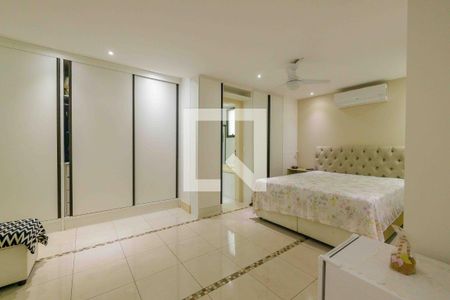 Apartamento à venda com 280m², 3 quartos e 2 vagas Apartamento à venda com 280m², 3 quartos e 2 vagasSuíte 1